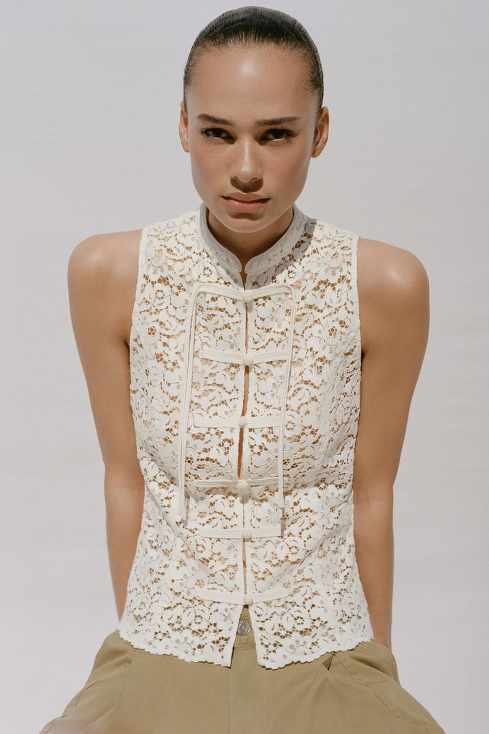 ZARA ТОП ИЗ КРУЖЕВА ГИПЮР С НАВЕСНЫМИ ПЕТЛЯМИ, БЕЛЫЙ