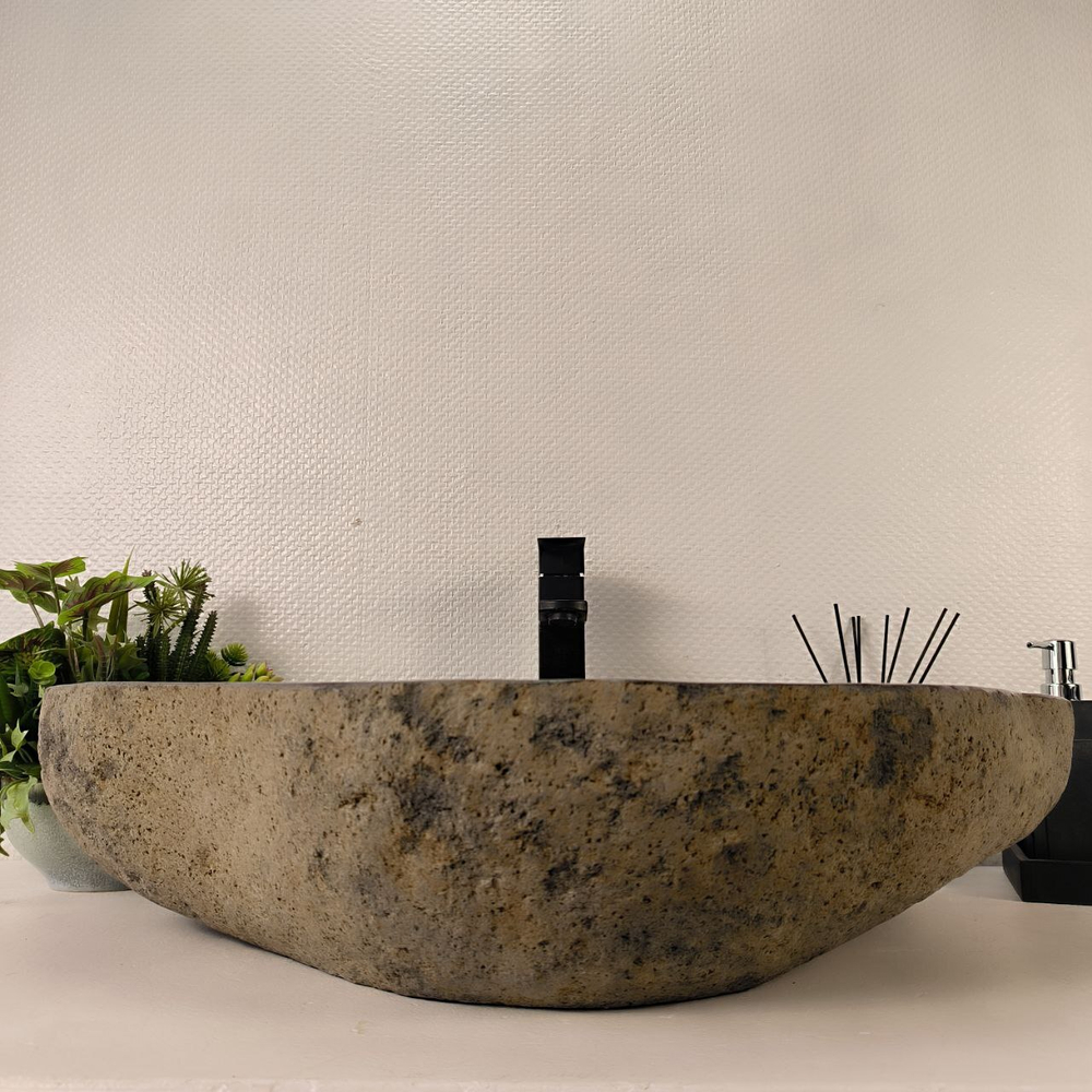 Раковина из речного камня RS-65044 68*48*15 0863