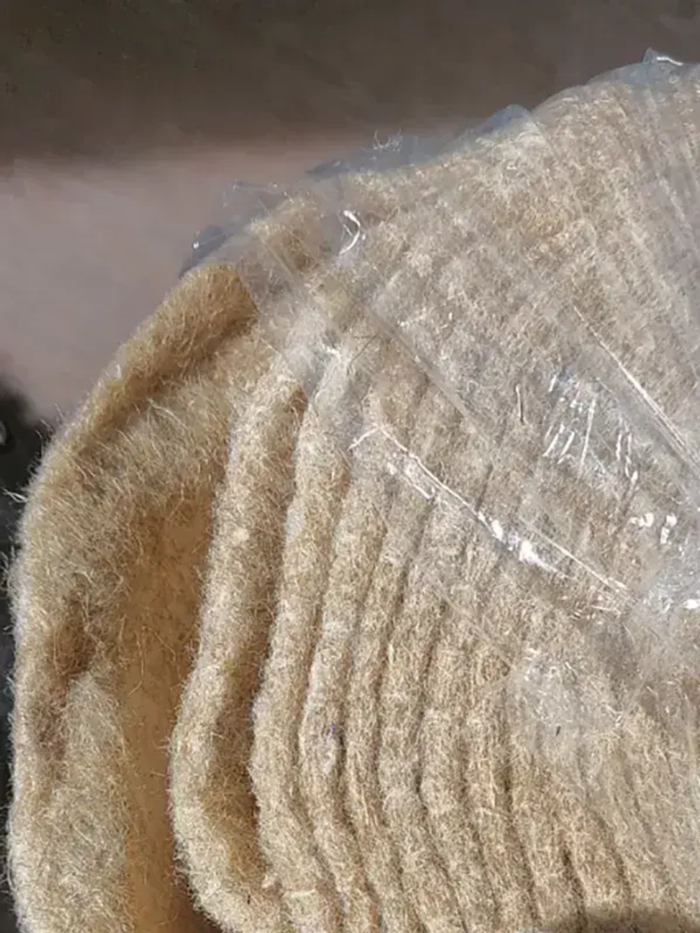 Джут межвенцовый утеплитель пакля ленточная шир. 10 см, толщ. 8-10 мм., длина 20 м. для сруба, деревянных домов