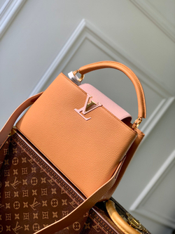 Louis Vuitton Capucines MM