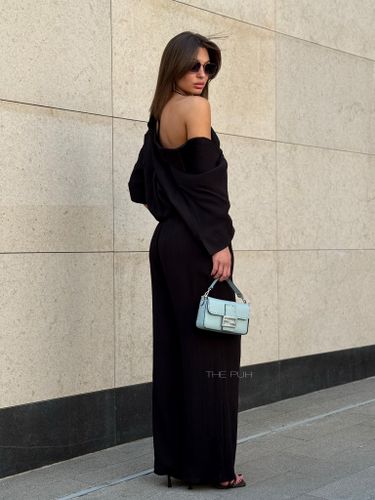 Черный летний костюм из хлопка и льна