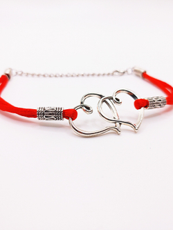 Красная нить от сглаза. Сердца