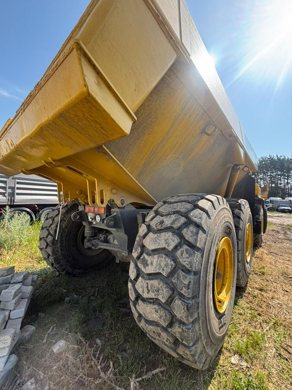 KOMATSU HM400* Шарнирно-сочленённый самосвал HM400-5 (Дизельный, 15,2 л, 480 л.с., АТ)