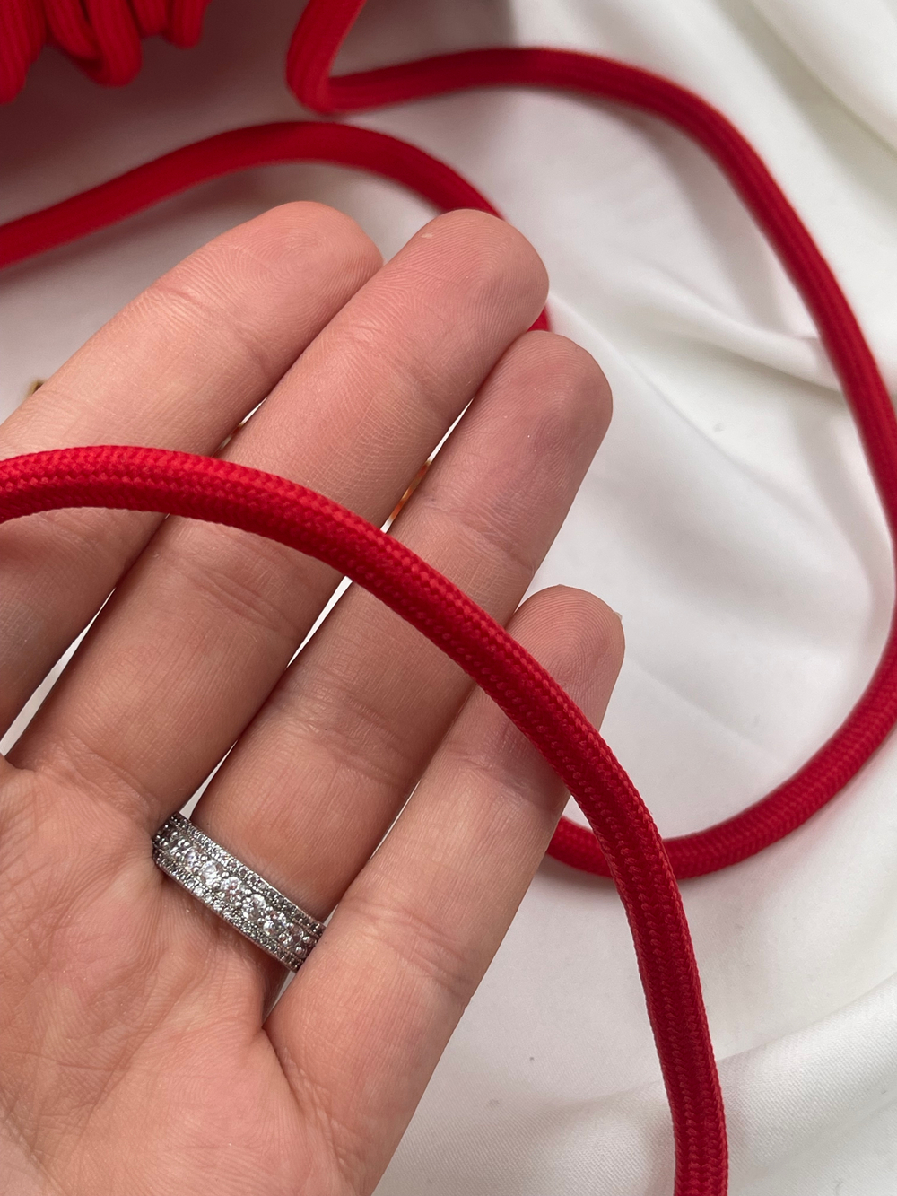 Шнур круглый красный метражом 5 мм