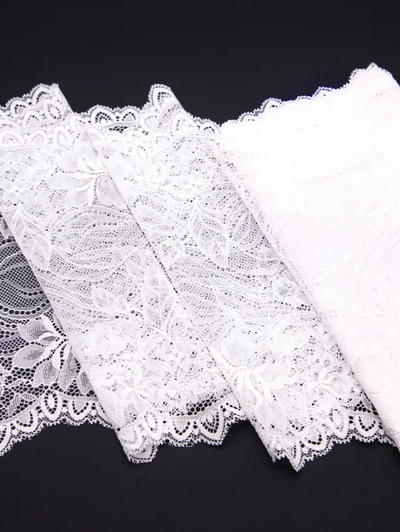 03-249 Кружево эластичное 23 см, теплый белый