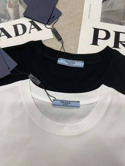 Футболка Prada