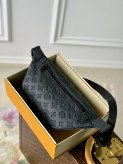 Louis Vuitton Discovery Bumbag PM