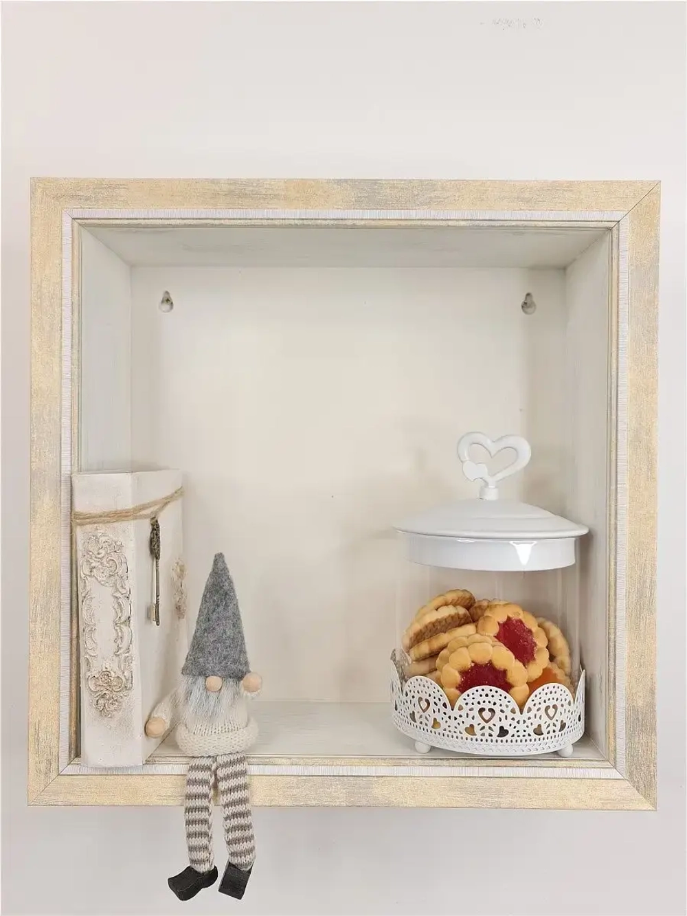 Полка настенная навесная