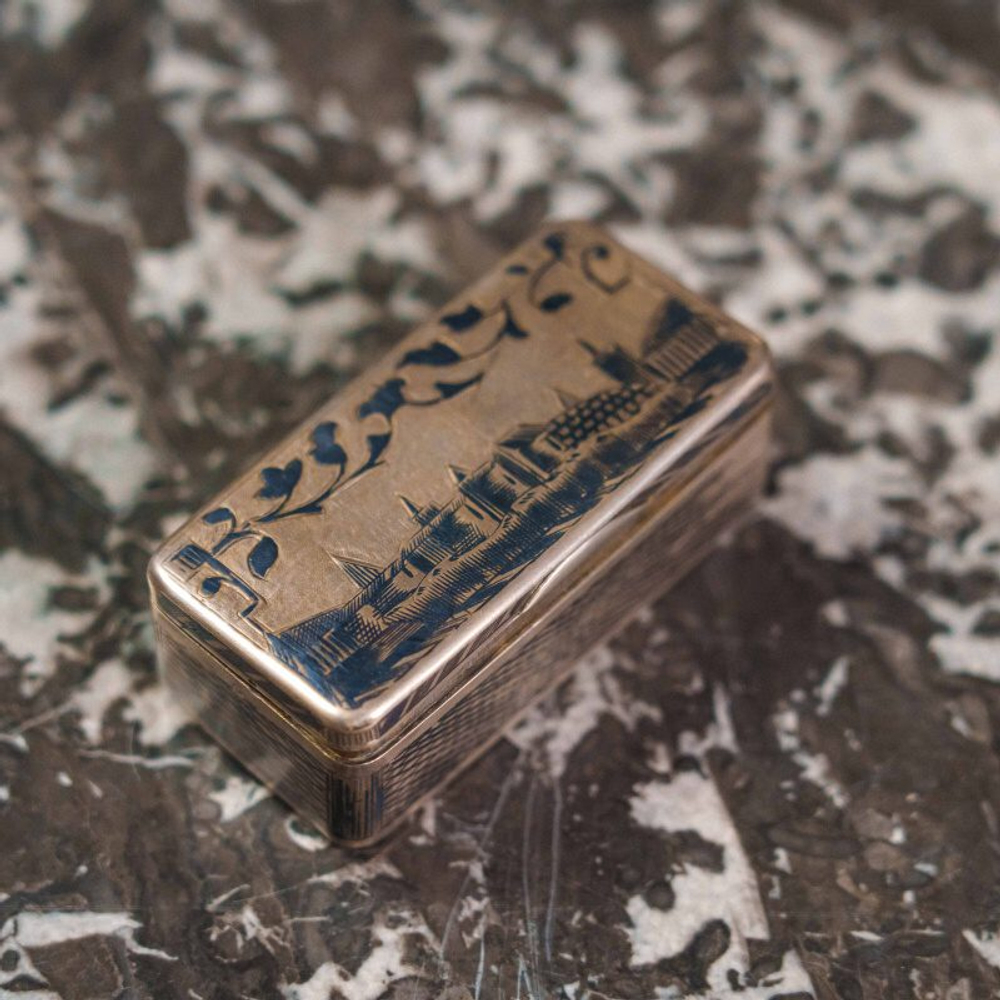 Серебряная табакерка