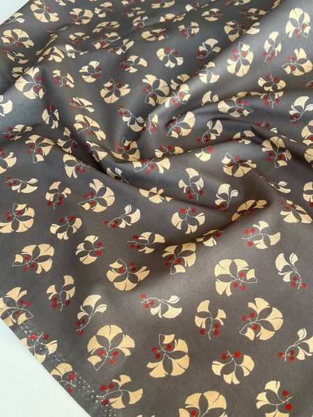 ЛЕПЕСТОК НА СЕРОМ . отрез 0,6 2