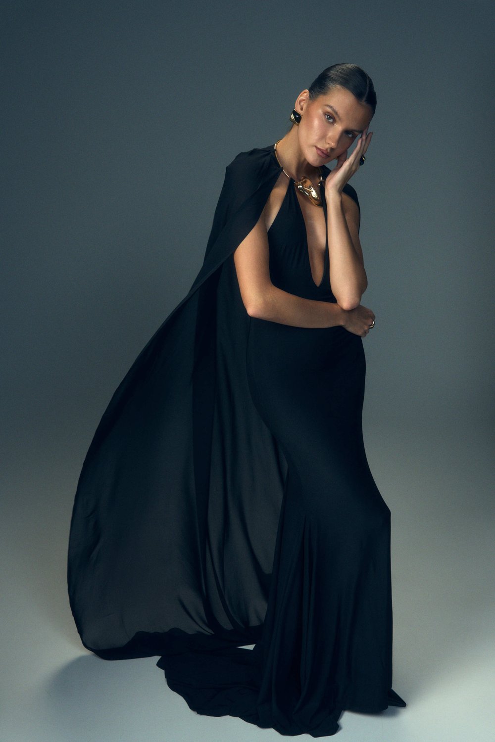 Платье с кейпом, Черный