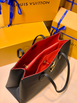 Louis Vuitton Lockme Shopper