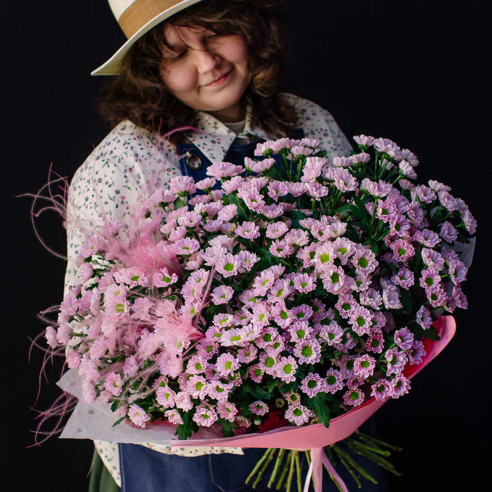 8. Милый стойкий букет из розовых ромашек