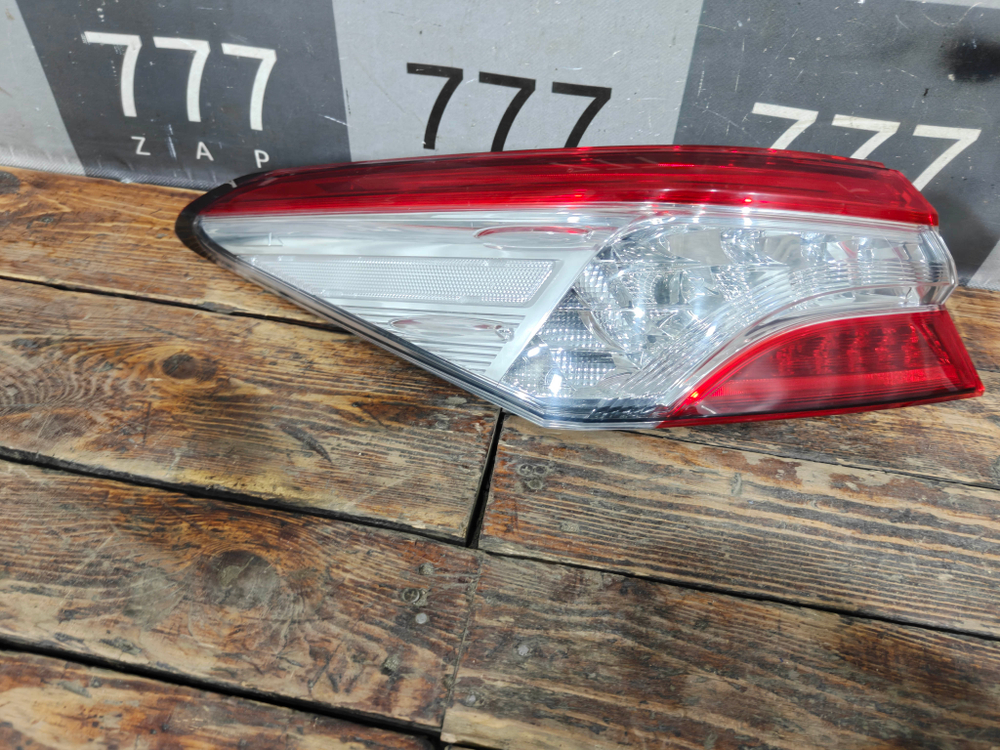 Фонарь зaдний левый LED Toyota Camry (XV70) 17-нв Б/У Оригинал 8156033690