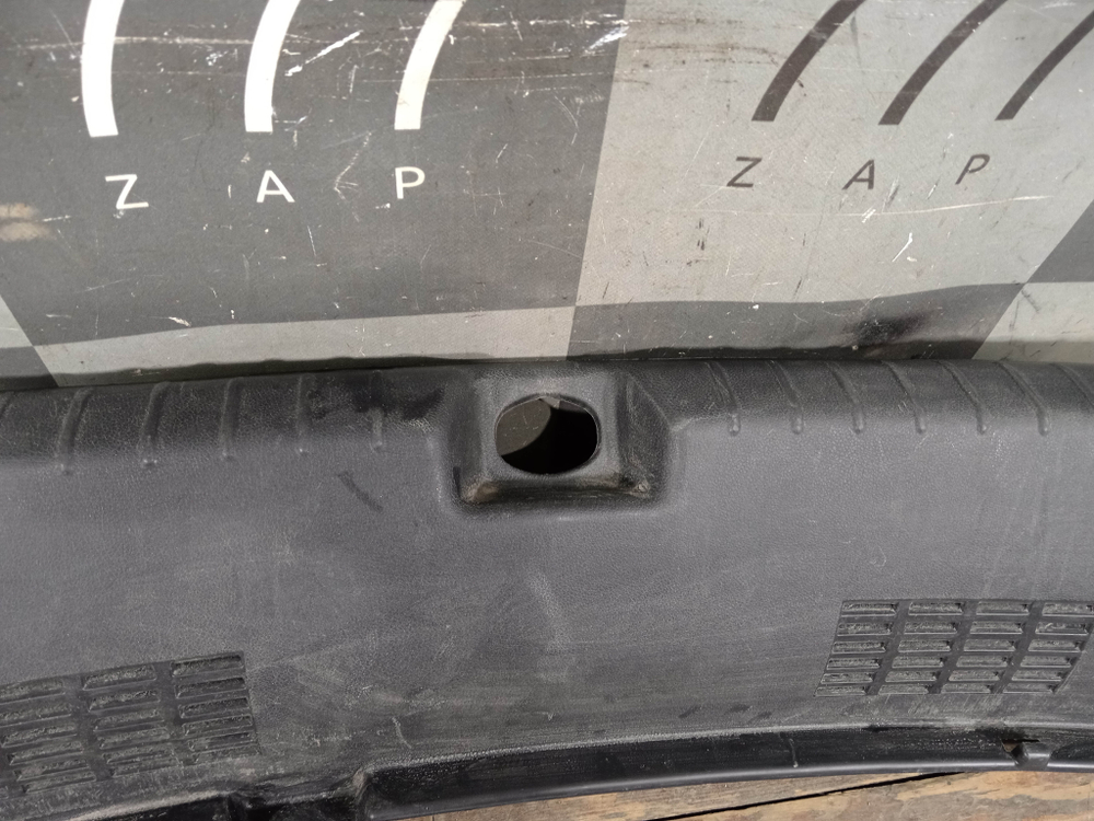 Обшивка задней панели багажника, Кожух замка багажника Kia Rio 4 (FB) 17-нв Б/У Оригинал 85770H0000