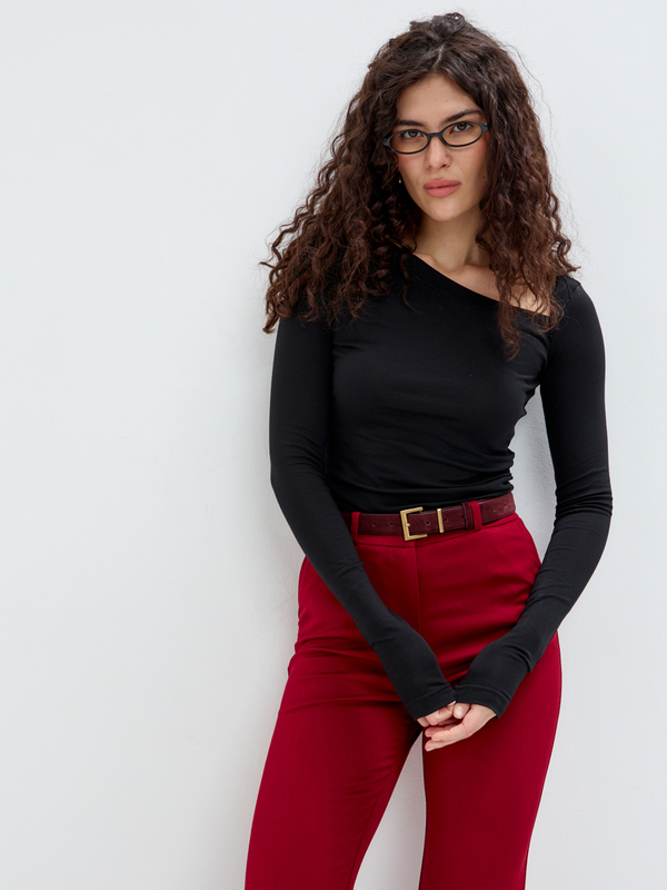 Черный лонгслив Jane с асимметричным вырезом