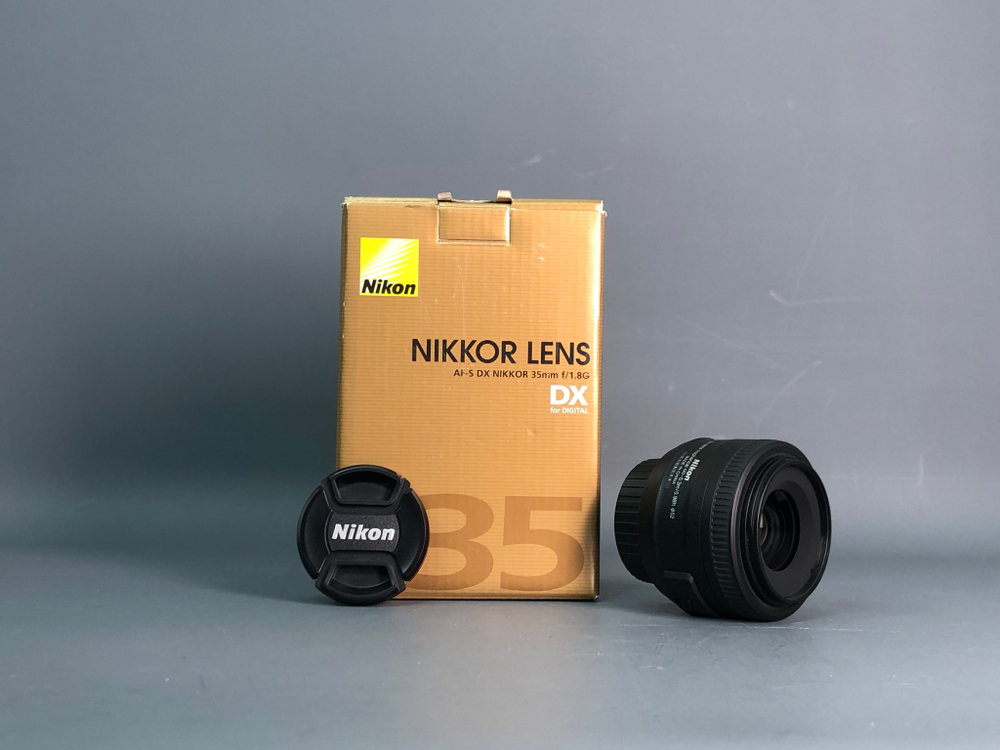 Nikon 35mm f/1.8G AF-S DX Nikkor