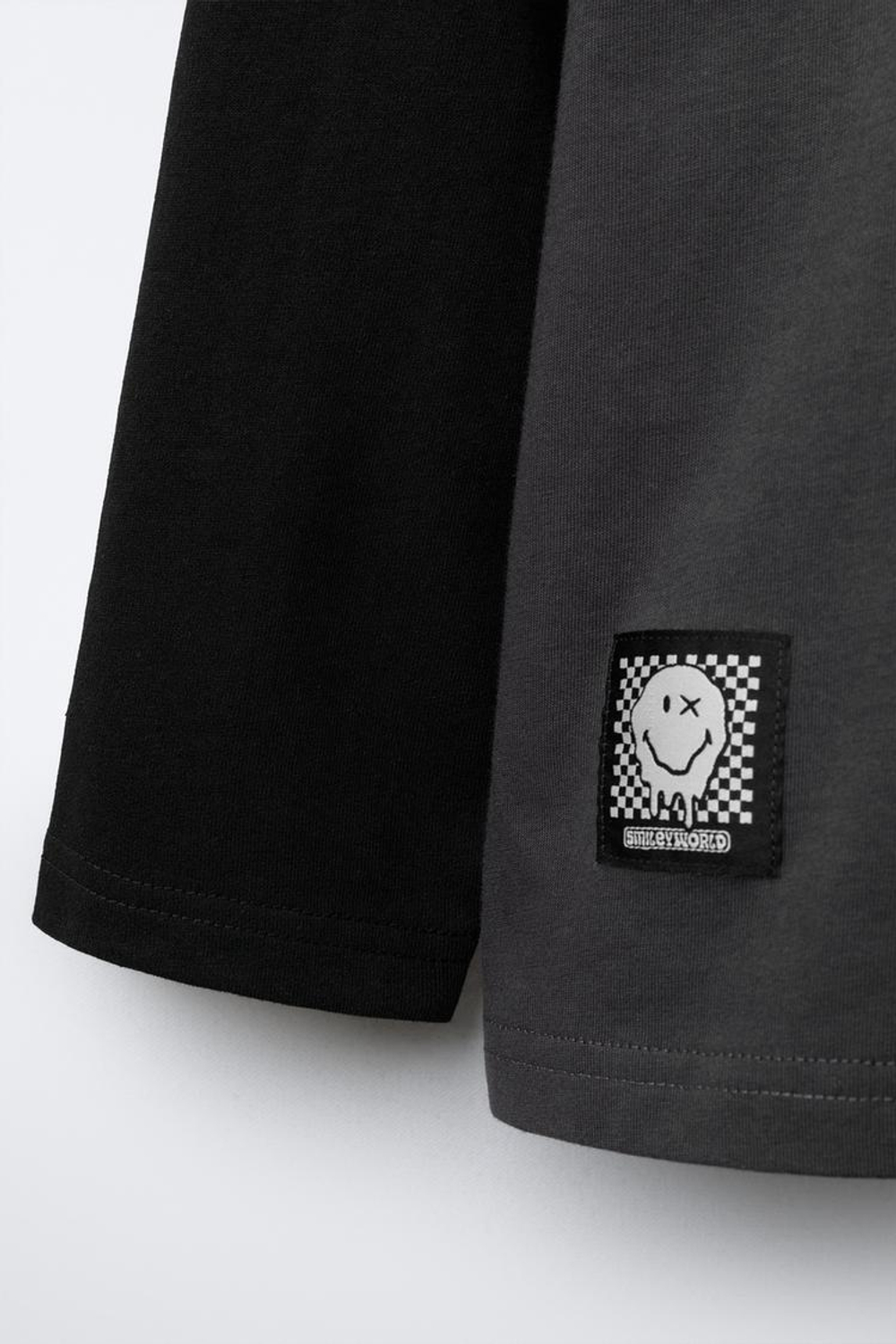 ZARA ФУТБОЛКА С ПРИНТОМ SMILEYWORLD ®, ТЕМНЫЙ АНТРАЦИТ