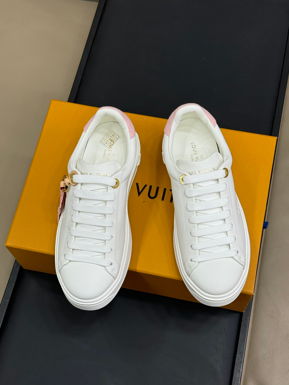 Louis Vuitton Time Out