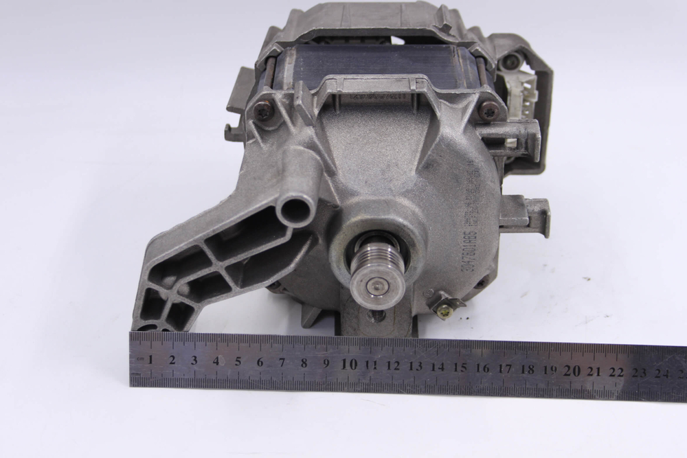 Двигатель(мотор) 00141344 стиральной машины Bosch Siemens (6 контактов)