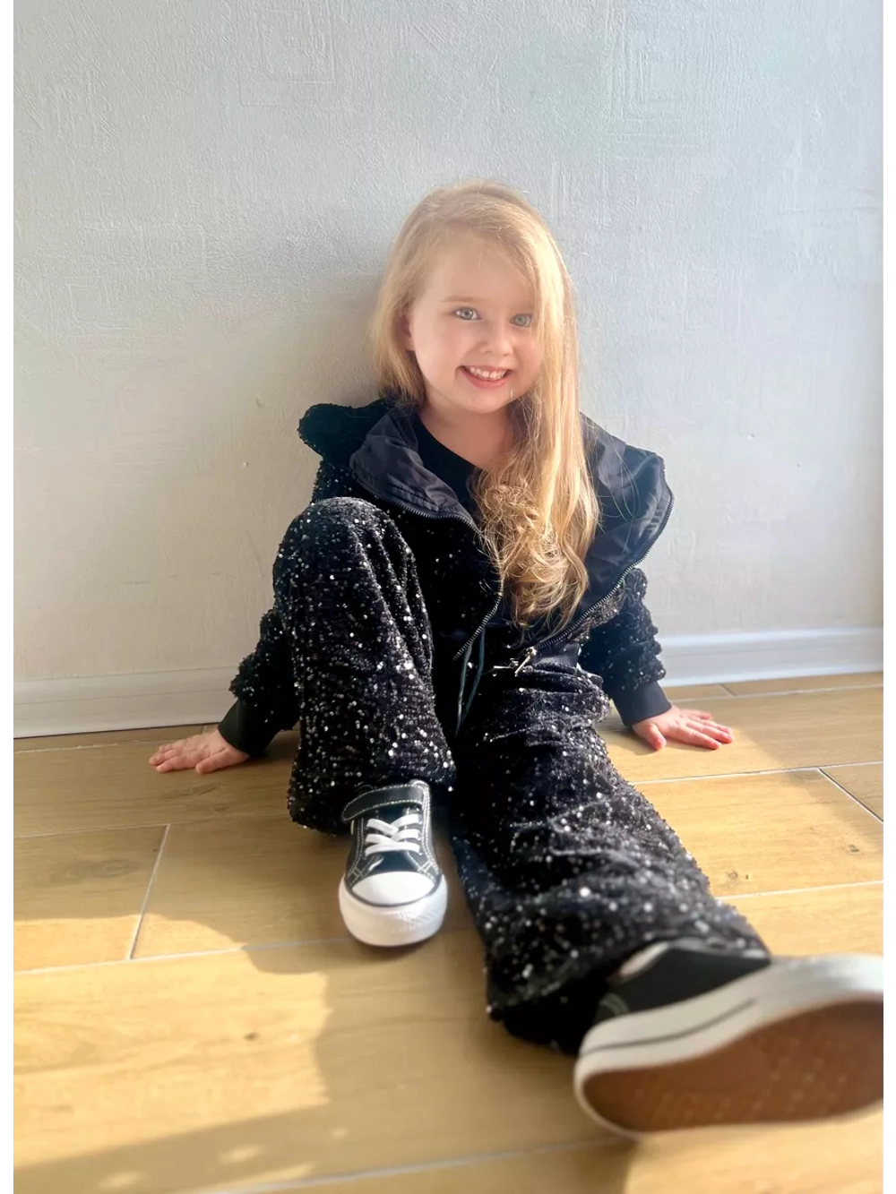 Костюм спортивный велюровый с пайетками