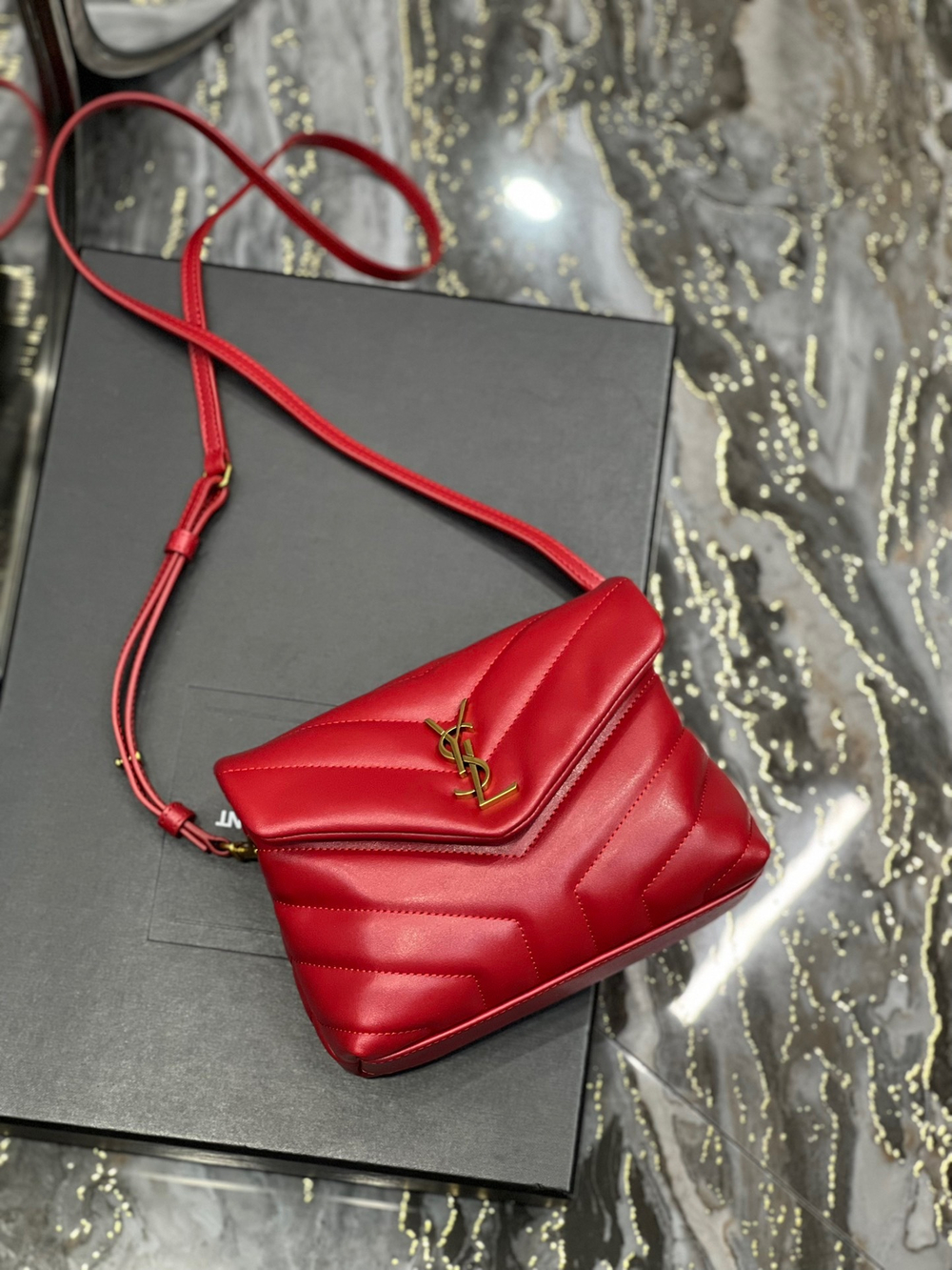 Saint Laurent Loulou 20 cm