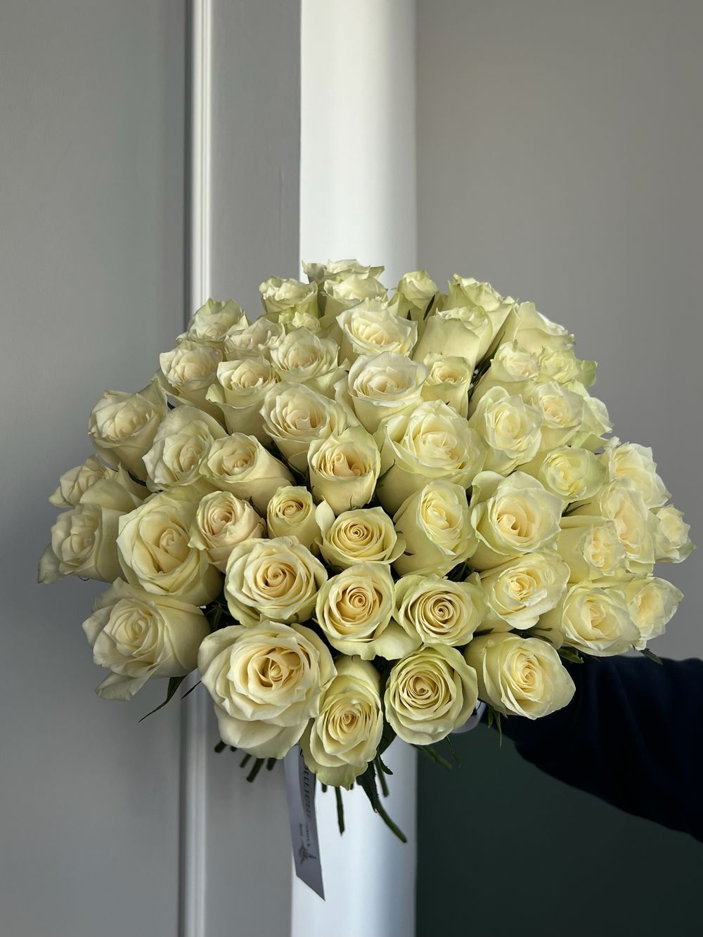 Букет из белой розы (50см) 51 шт под ленту