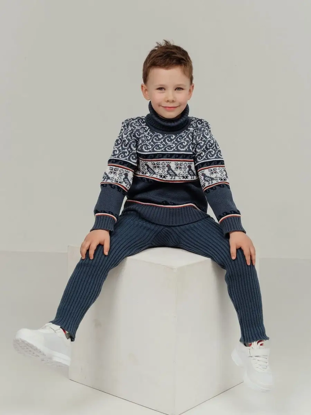 Свитер вязаный с горлом