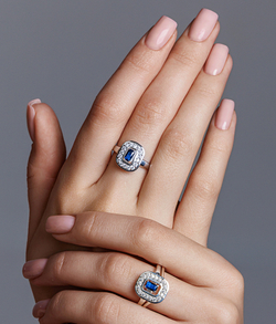 Кольцо из серебра со вставками из выращенной голубой шпинели и бесцветных фианитов