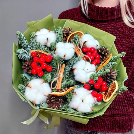 Букет с веточками нобилиса и хлопком