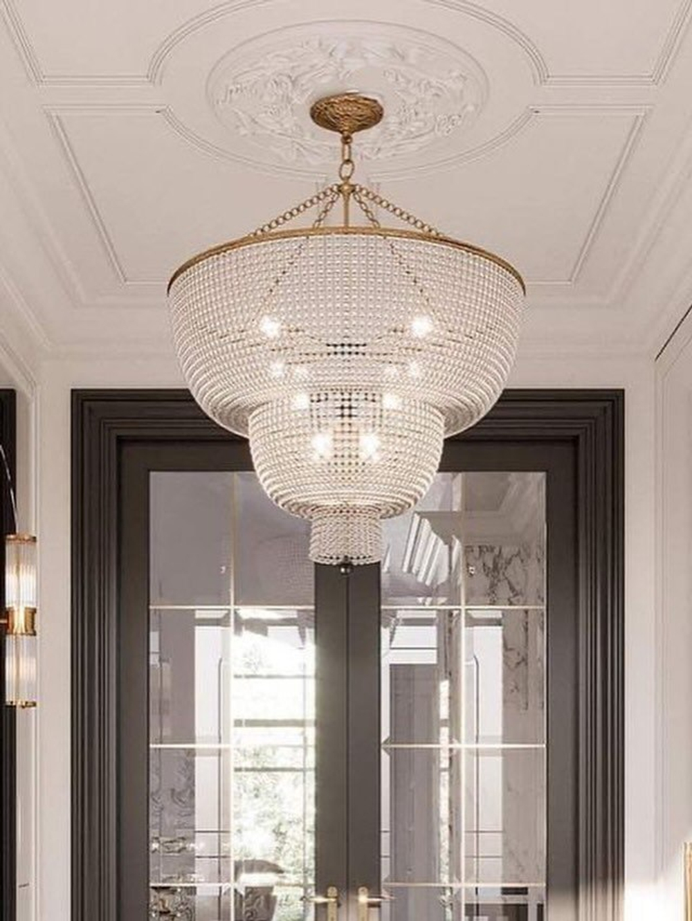 Роскошная люстра с каскадом жемчужных бусин на золотом основании ✨