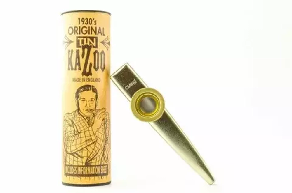 Clarke Kazoo Metal C казу с металлическим корпусом. Синтетическая сменная мембрана. Цвета: золотой, серебряный, черный.