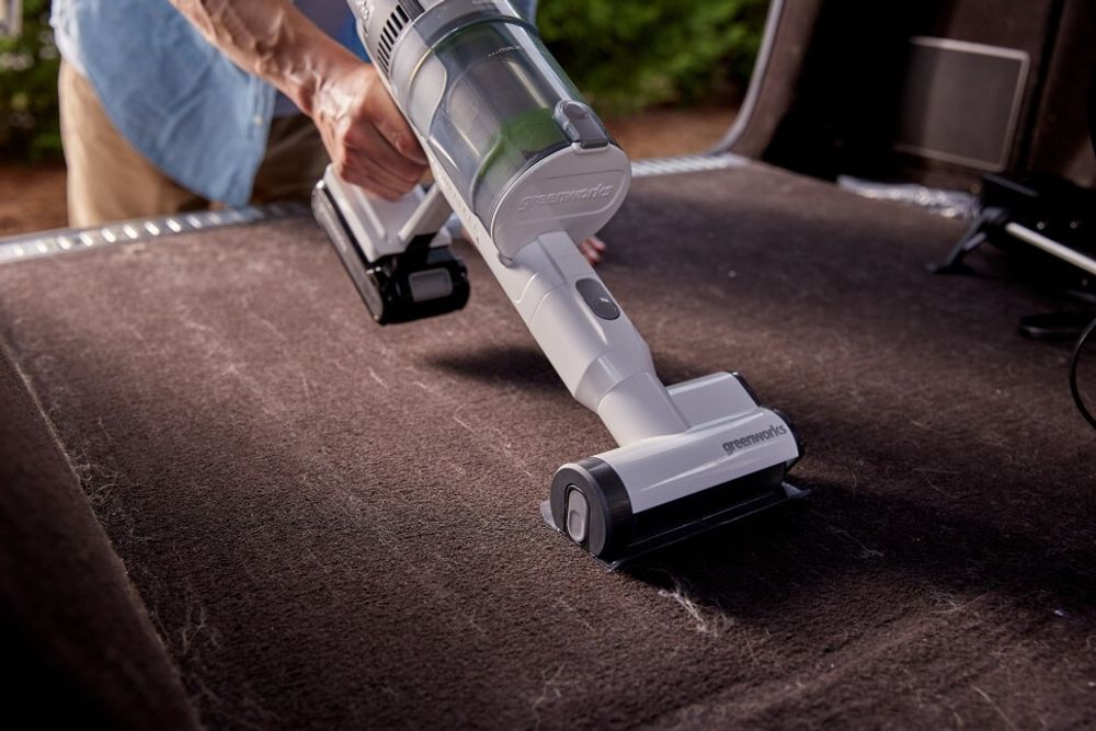 Пылесос беспроводной вертикальный аккумуляторный Greenworks 24В GD24SVK4D, Арт.4701107UB с АКБ 4 А*ч и ЗУ