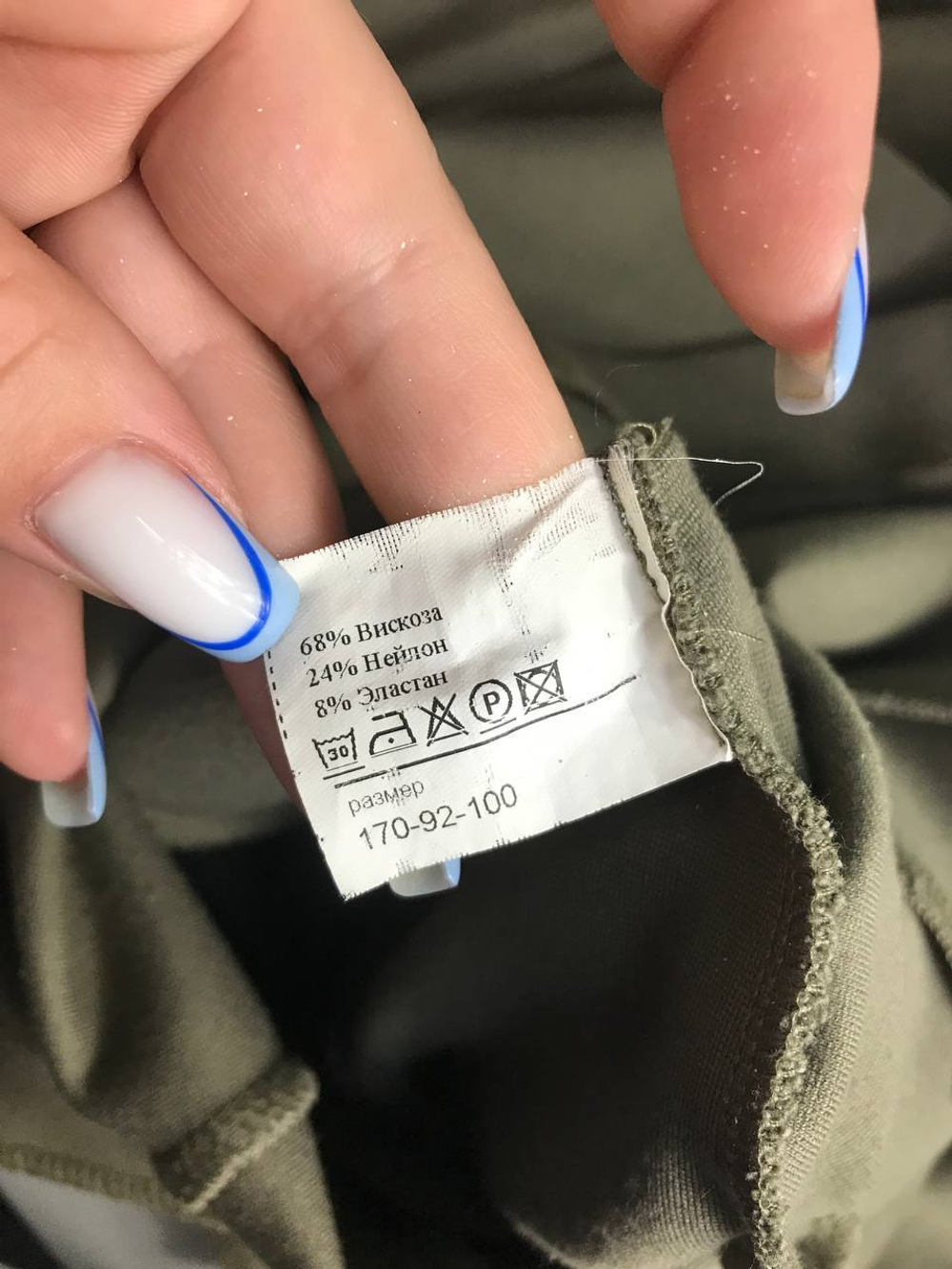 Платье M. Reason с акцентом на плечах, визуально на 46 размер