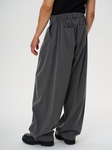 Серые брюки на резинке