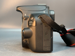 Canon EOS 100D Kit EF-S 18-55mm f/3.5-5.6 700 кадров