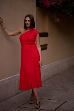 платье миди в алом цвете