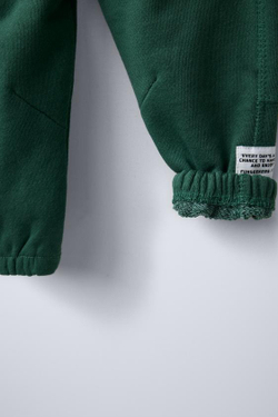 ZARA БРЮКИ ИЗ МЯГКОЙ ТКАНИ С НАШИВКОЙ, ЗЕЛЕНЫЙ