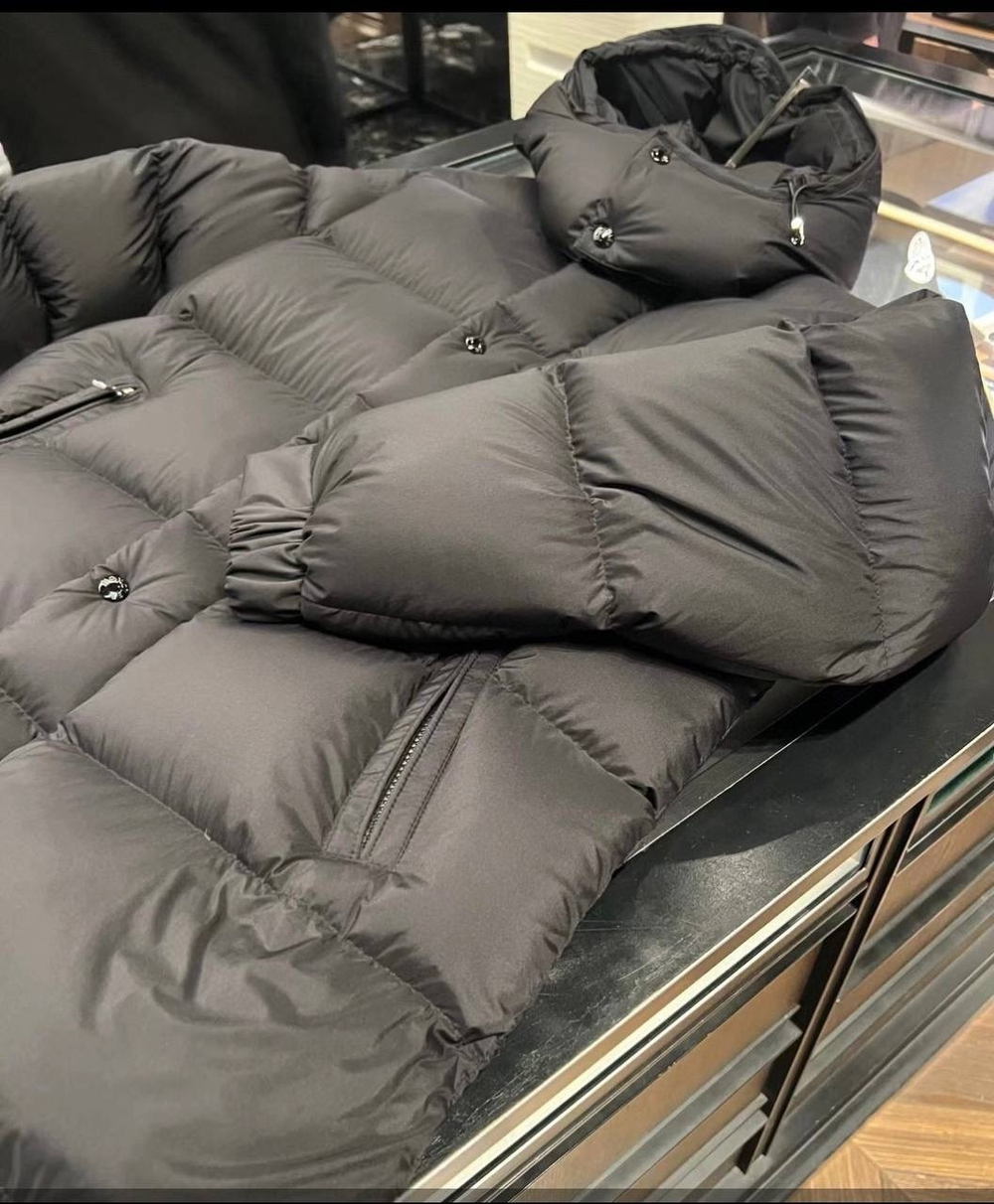 Пуховик Moncler