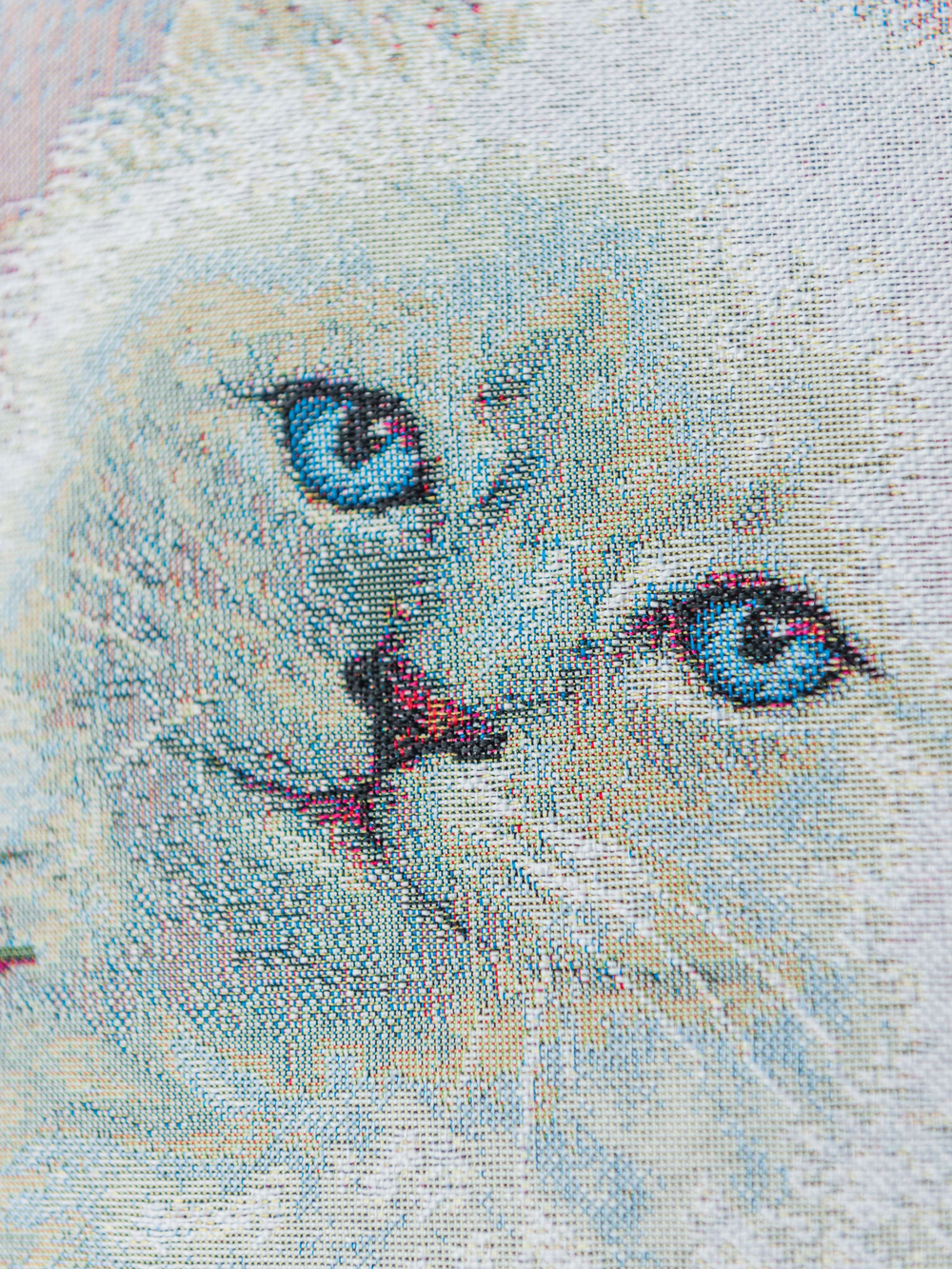 Декоративный гобеленовый чехол для интерьерной подушки Котята в сирени (47*47)