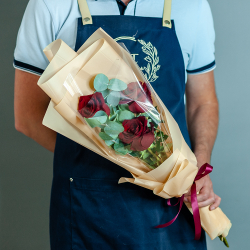 Букет из 3 роз Эквадор с эвкалиптом