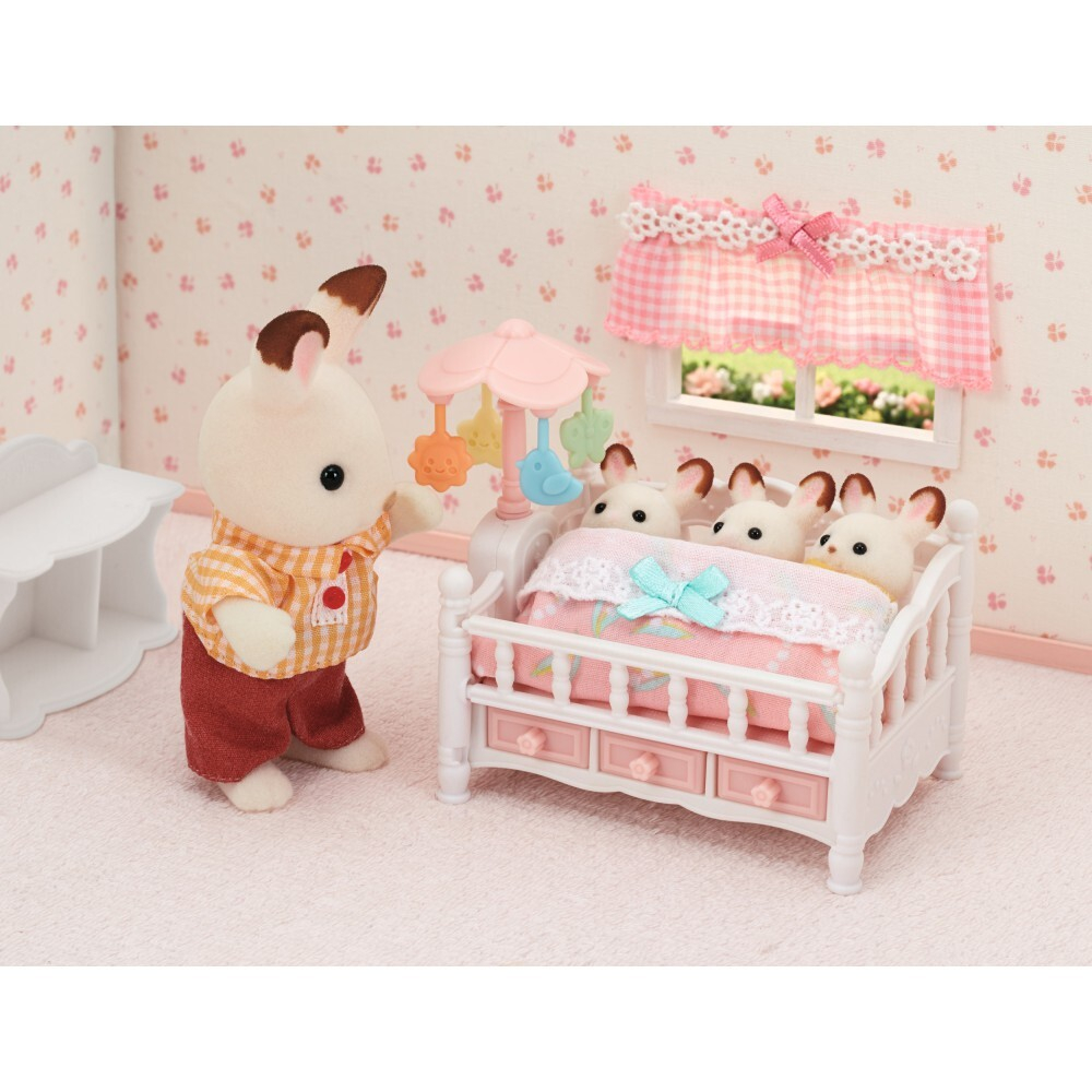 Sylvanian Families - Кроватка с каруселью 5534 / артикул   5534  / GTIN 5054131055342