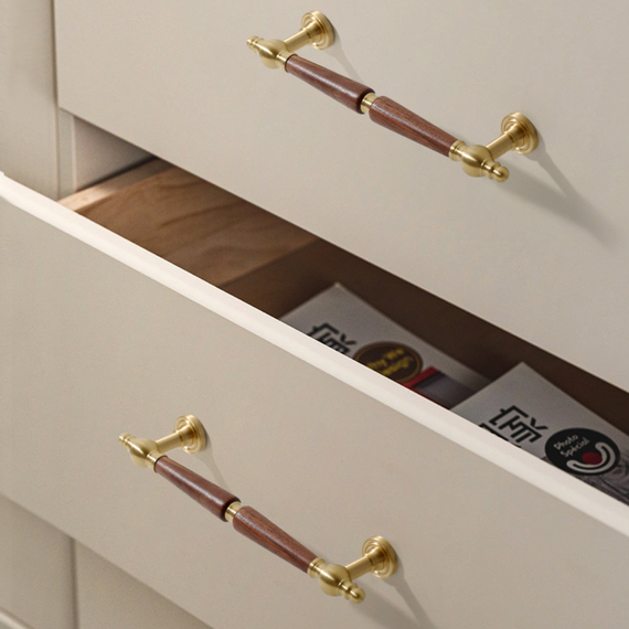 Мебельная ручка