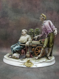 Статуэтка. Фарфор. Продавец фруктов. Capodimonte. Италия