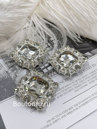 Пуговицы квадратные в стразах на двух ножках