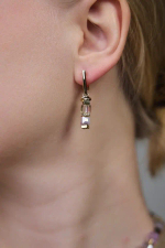 Серьги ярко-сиреневые и прозрачные кубики, вставки и фурнитура золото