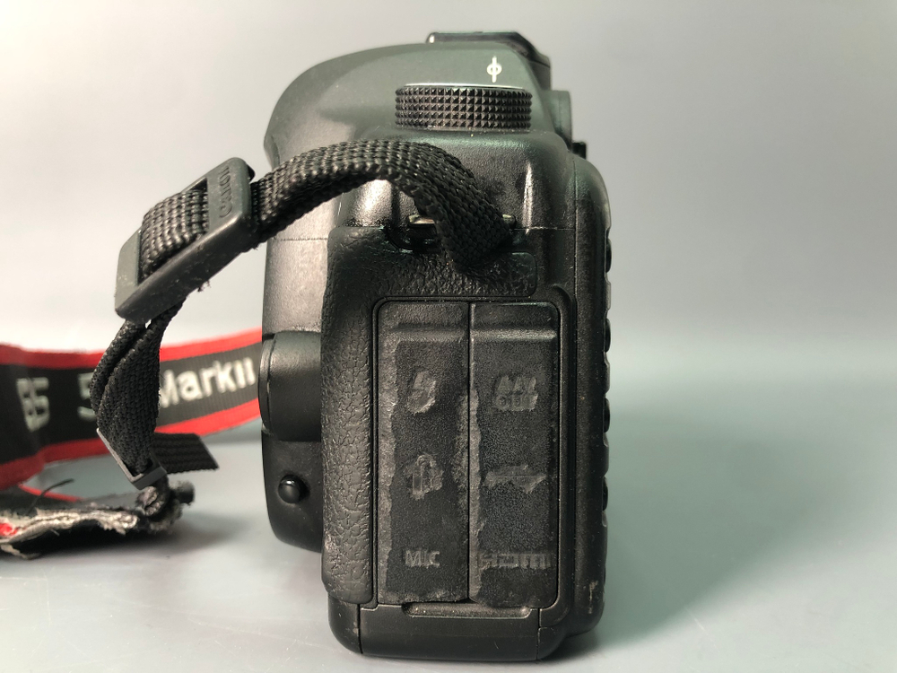 Canon 5D Mark II 429043 кадров пробега, нет экрана