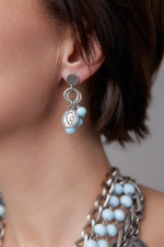 Серьги пусеты с голубыми кристаллами, монетой с профилем Елизаветы II, оттенок серебро