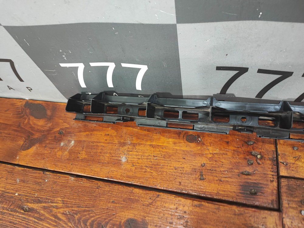 Кронштейн заднего бампера Skoda Octavia 2 (A5) Б/У Оригинал 1Z9807863