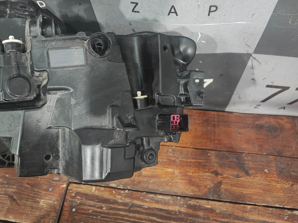 Фара правая LED Volvo XC60 2 17-21 Б/У Оригинал 31656555